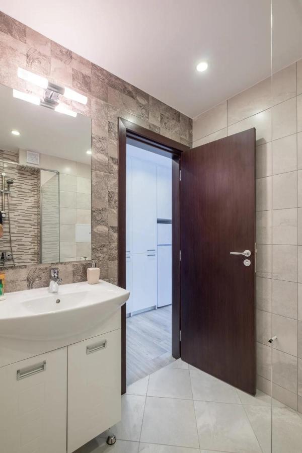 Quiet & Airy Modern Apt. Top Centre Free Parking Σόφια Εξωτερικό φωτογραφία