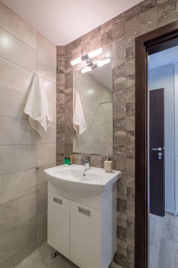 Quiet & Airy Modern Apt. Top Centre Free Parking Σόφια Εξωτερικό φωτογραφία